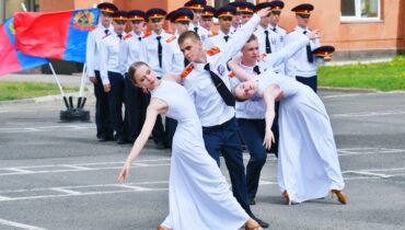 26 мая в Кузбассе для 40 тысяч выпускников 9-х и 11-х классов прозвенят последние звонки