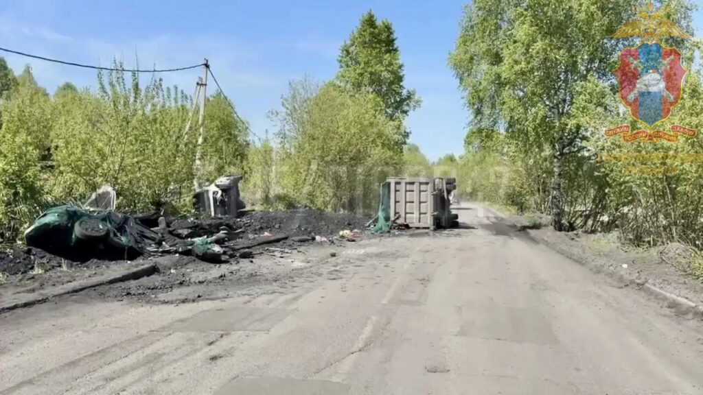 5 человек пострадали в ДТП с углевозом и двумя легковушками в Осинниках