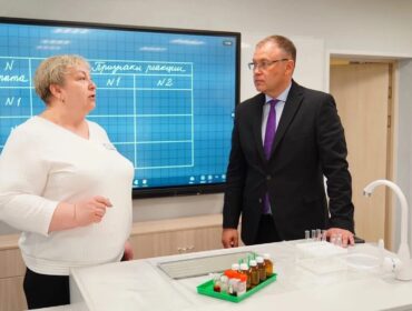 Илья Середюк в Анжеро-Судженске посетил одну из лучших школ региона