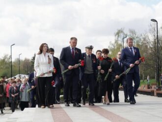 Илья Середюк в Кемерове почтил память тружеников тыла