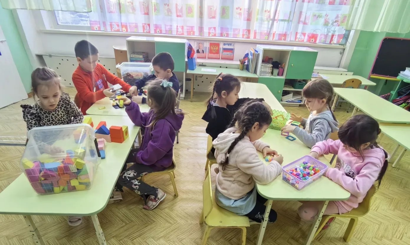 Работу более чем 40 детских садов в Кузбассе продлят до 8 часов вечера