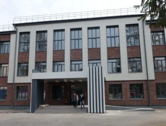 В Кузбассе за 1,5 года при поддержке «Единой России» отремонтируют 15 школ