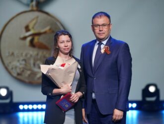 Илья Середюк наградил лучших медсестер Кузбасса