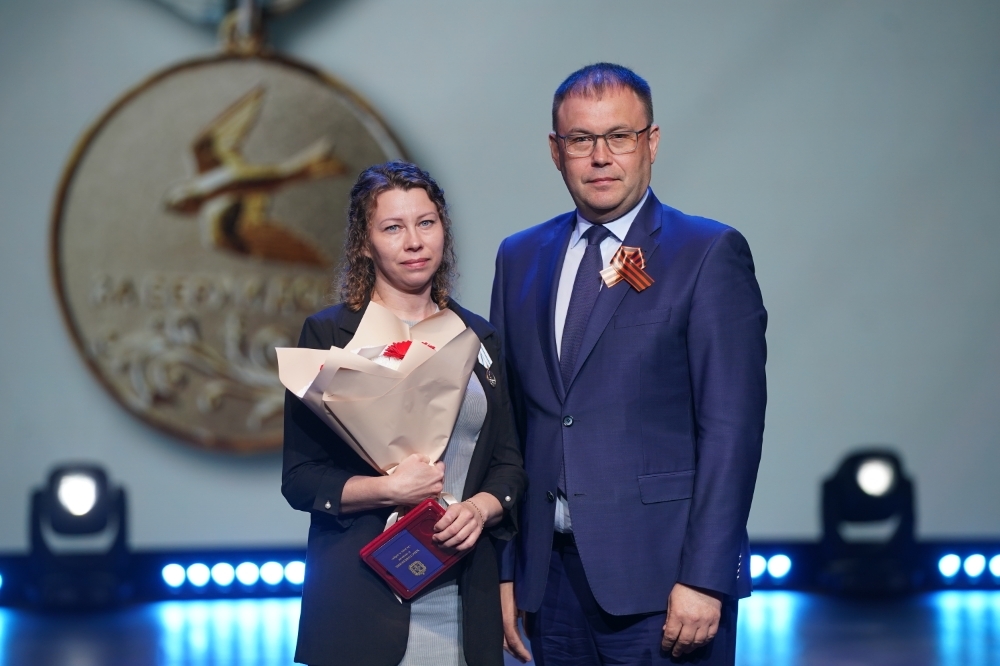 Илья Середюк наградил лучших медсестер Кузбасса