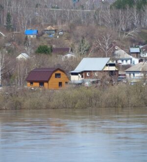 В Кемерове за выходные уровень воды в Томи снизился почти на 90 см