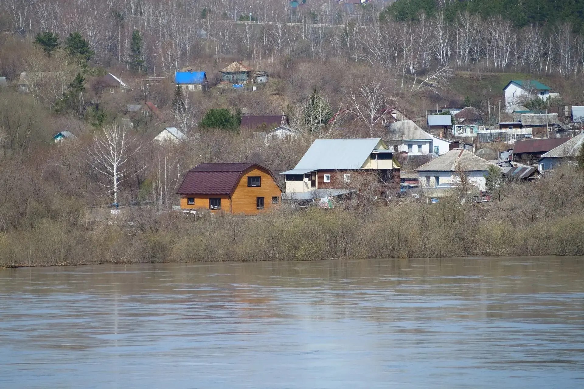В Кемерове за выходные уровень воды в Томи снизился почти на 90 см