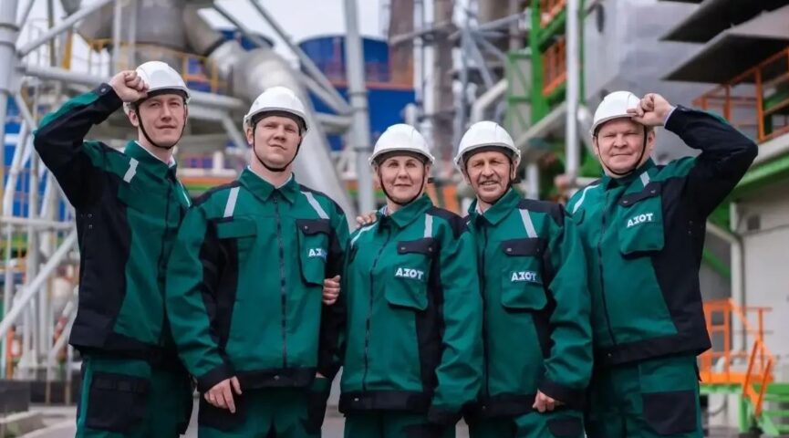 Илья Середюк поздравил химиков Кузбасса с профессиональным праздником