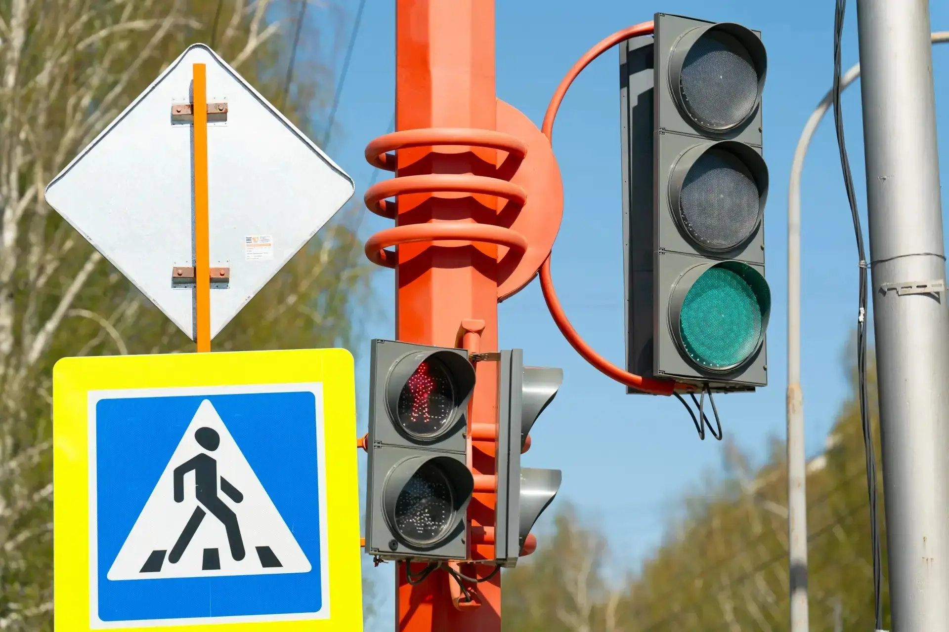 В Кемерове на три часа отключат светофоры