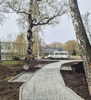 В Кемерове продолжается благоустройство сквера в Кировском районе