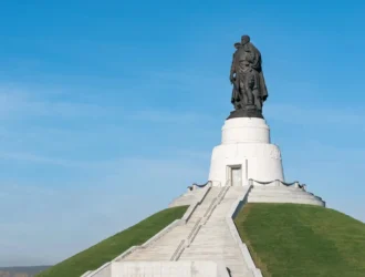 В Кемерове ко Дню Победы создали аудиоэкскурсию по Мемориалу Воину-Освободителю