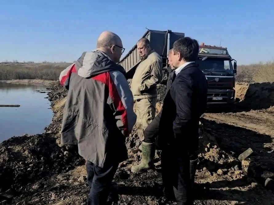 В Ленинск-Кузнецком округе продолжаются восстановительные работы на водооградительном валу