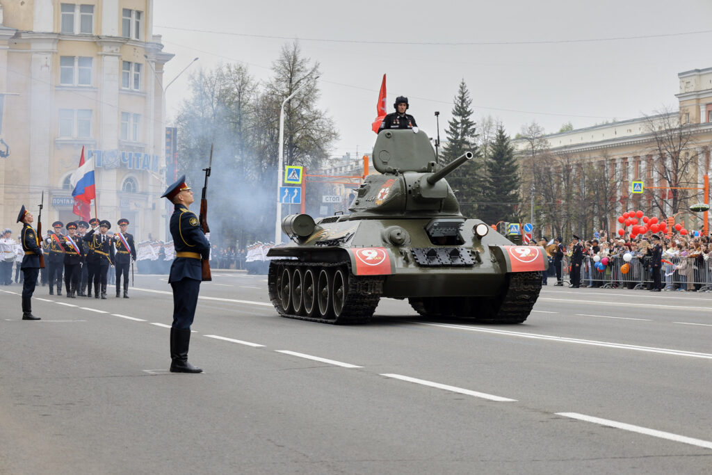 В Кемерове прошел Парад Победы: фоторепортаж