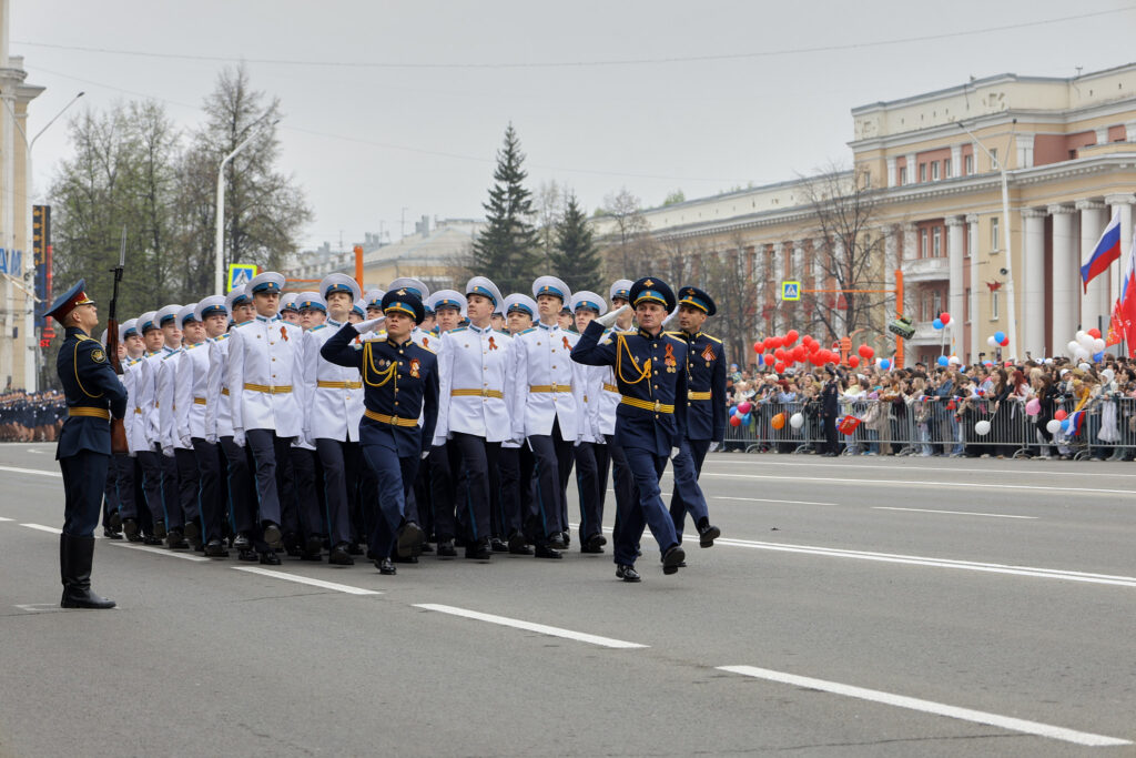 В Кемерове прошел Парад Победы: фоторепортаж