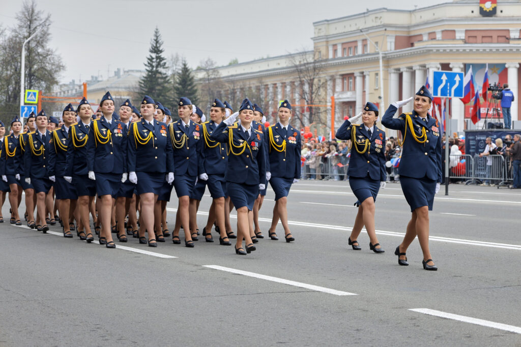 В Кемерове прошел Парад Победы: фоторепортаж