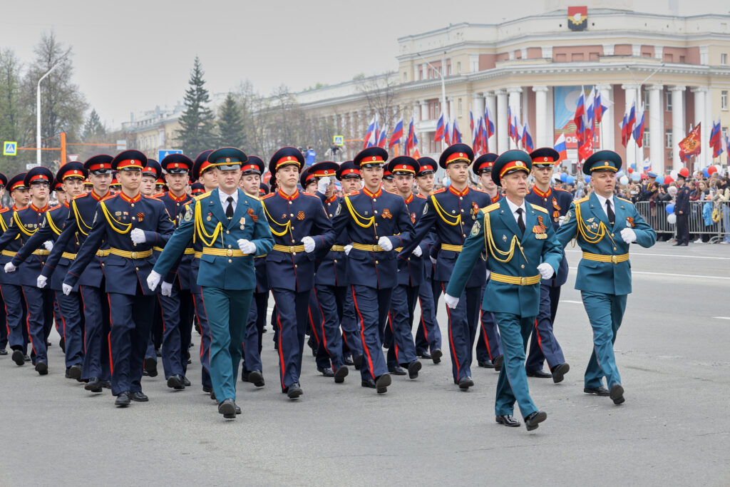 В Кемерове прошел Парад Победы: фоторепортаж