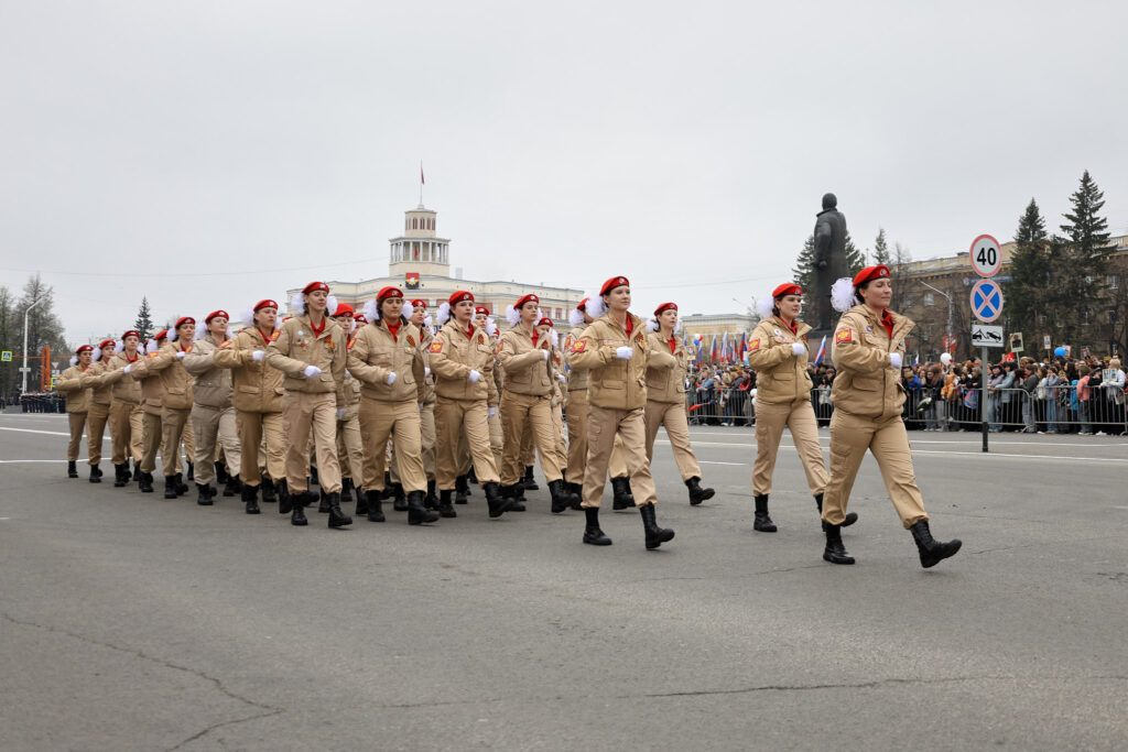 В Кемерове прошел Парад Победы: фоторепортаж