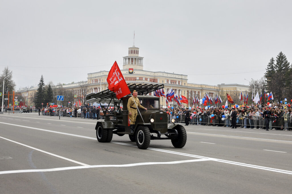 В Кемерове прошел Парад Победы: фоторепортаж