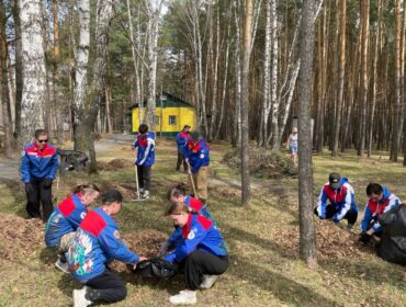 Студенческие отряды Кузбасса помогают лагерям готовиться к лету