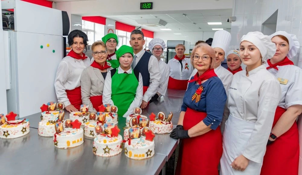 Члены Союза женщин России приготовили для ветеранов Кузбасса десерты к празднику