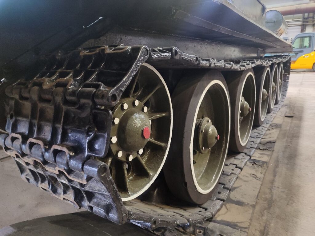 В Кемерове показали, как готовят военную технику к Параду Победы