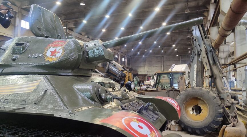 В Кемерове показали, как готовят военную технику к Параду Победы