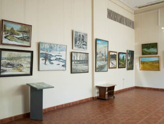 В Новокузнецке открыли юбилейную выставку прокопьевского живописца Виктора Самошкина