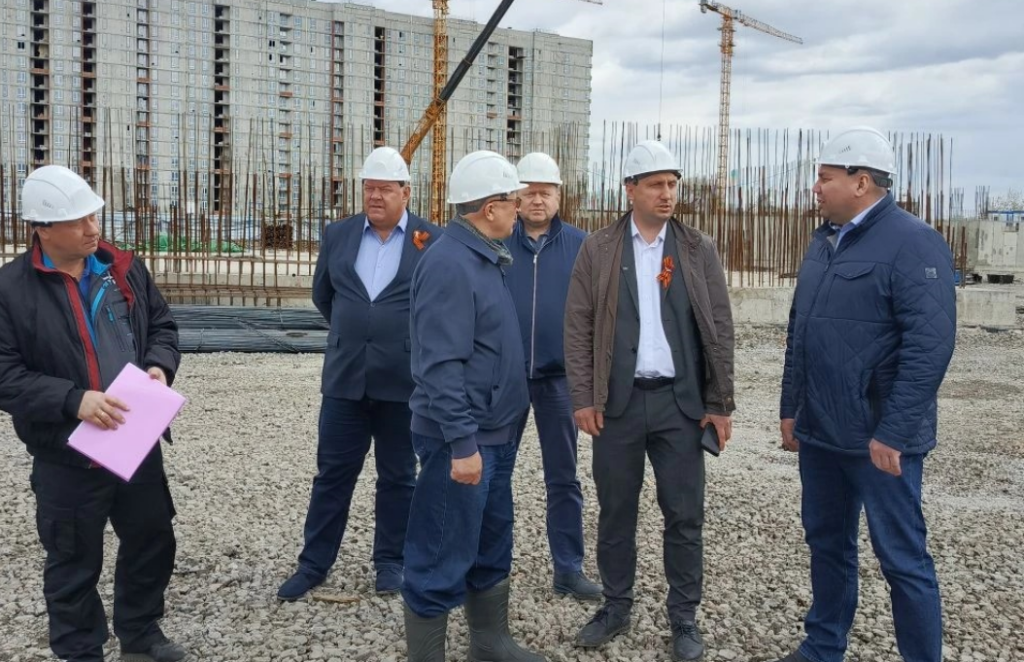 Каркас новой школы в Новокузнецке возведут до зимы