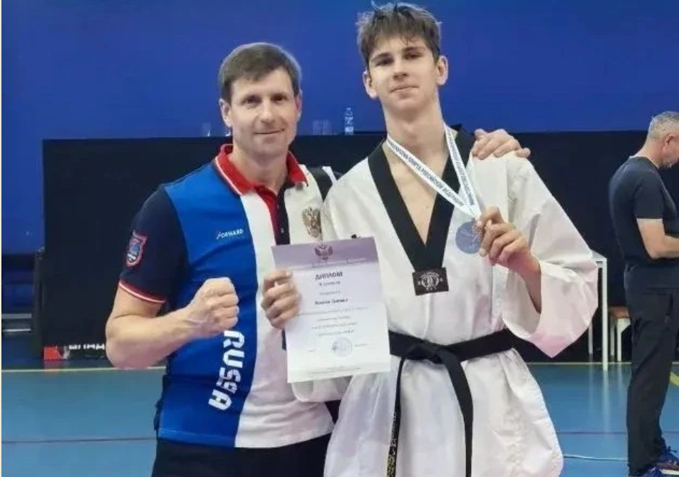 Новокузнечанин Даниил Власов стал серебряным призером чемпионата России по тхэквондо