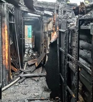 В Юрге из охваченного огнем дома спасли пять человек
