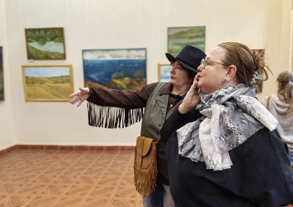 В Новокузнецке открыли юбилейную выставку прокопьевского живописца Виктора Самошкина
