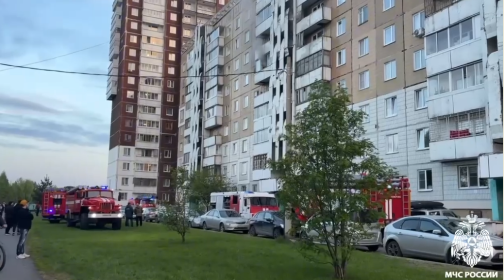 В Кемерове произошел пожар в многоквартирном доме, спасены 8 человек