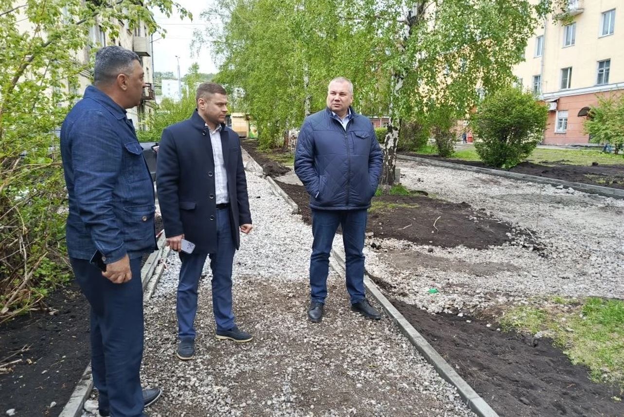 В Кузнецком районе Новокузнецка идет благоустройство сразу трех пешеходных зон