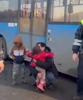 В Кузбассе водитель автобуса помогла вернуть домой потерявшегося ребенка