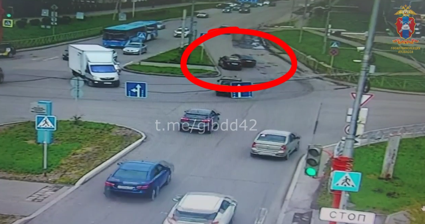 В Кемерове бесправница на «Хонде» жестко подрезала «Хендай», есть пострадавшие