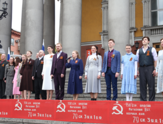 У Прокопьевского Ленкома кузбассовцы хором спели «Катюшу»
