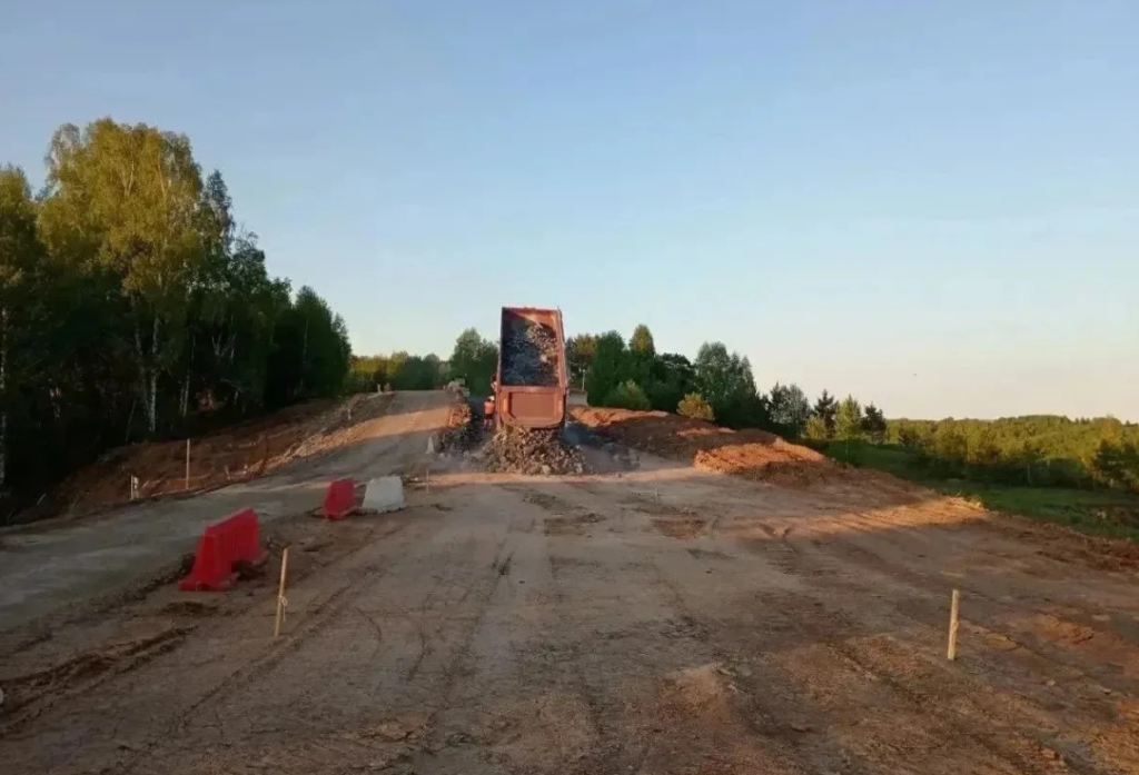 На участке дороги Бийск-Новокузнецк, где произошел обвал, активно восстанавливают обе полосы