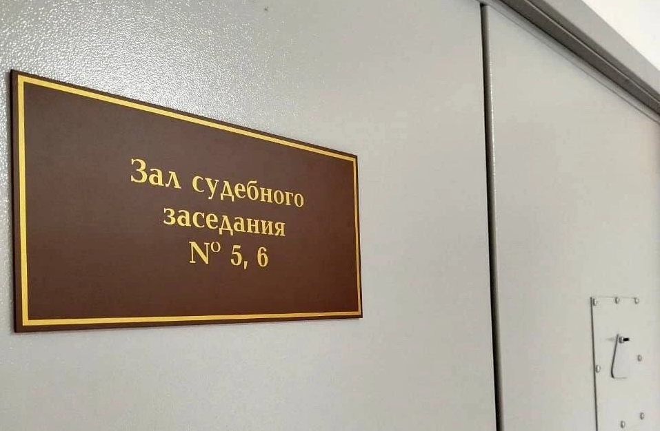 За истязание дочери ее отец и его сожительница отправятся в колонию на 4 года