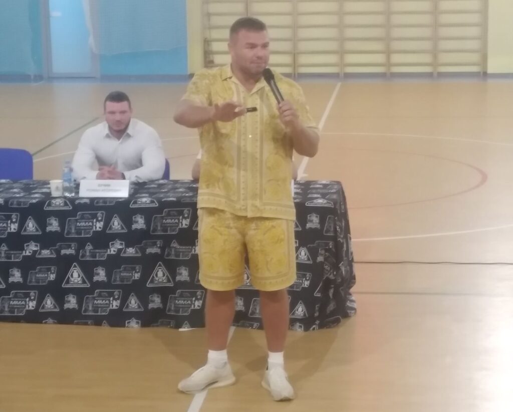 «Надо еще пошуметь»: боец ММА Анатолий Малыхин готов продолжить карьеру