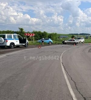 В жестком ДТП на кузбасской дороге пострадали четыре человека