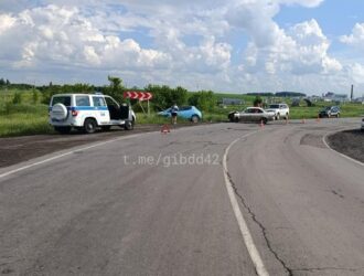 В жестком ДТП на кузбасской дороге пострадали четыре человека
