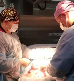 В Кузбассе врачи десять часов удаляли позвонок пациенту