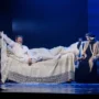 Сюрреалистический балаган: в кемеровской драме состоялась премьера спектакля «Коробочка»