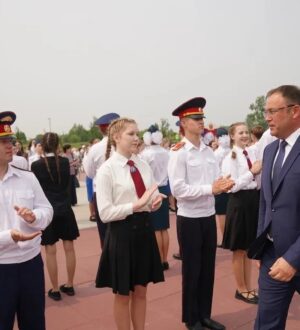 У выпускников губернаторских образовательных организаций прошла торжественная линейка