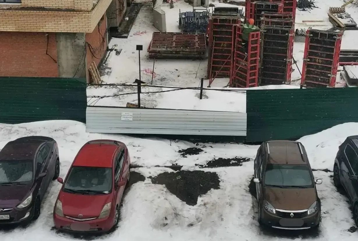 В Кемерове опасное ограждение на стройке возмутило прокуратуру
