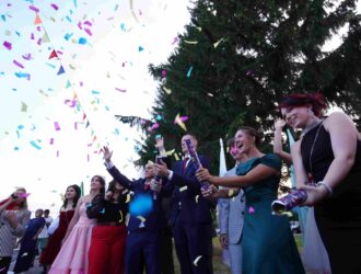 Свыше 200 школьников в Кузбассе получат деньги на подготовку к выпускным