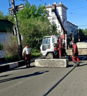 В Прокопьевске закрыли мост на Комсомольской