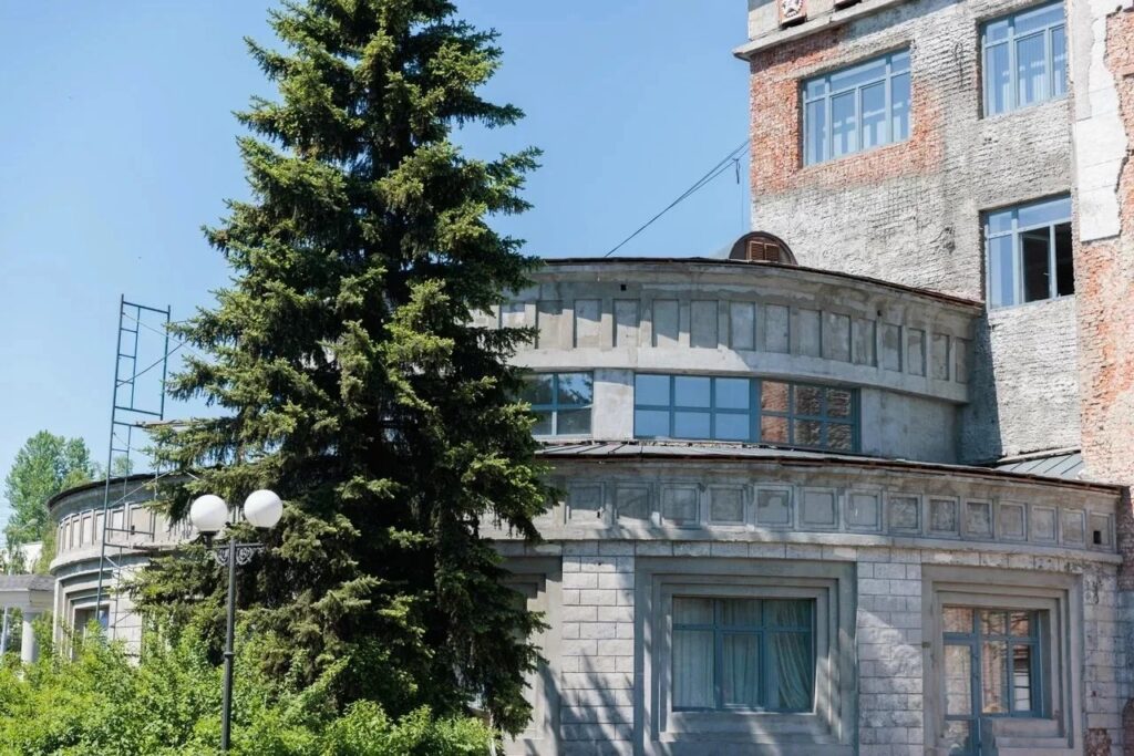 В Новокузнецке реставрация ДК Кузнецких металлургов вышла на финишную прямую