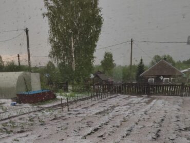«Разнес все, что посадили»: Прокопьевск засыпало градом