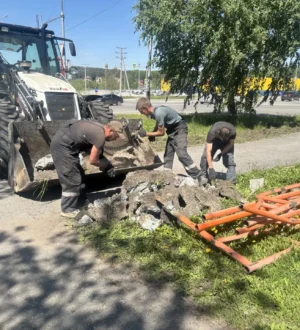 В Прокопьевске приступили к монтажу важного пешеходного ограждения
