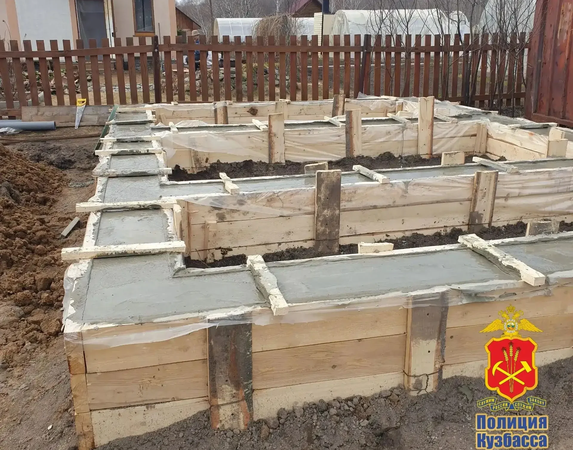 Кузбасские полицейские раскрыли серию мошенничеств, связанных со строительством дачных домов